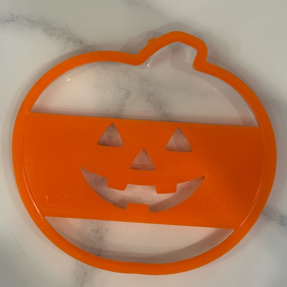 WILTON Vintage Oversized cookie cutter - Picture 1 of 2